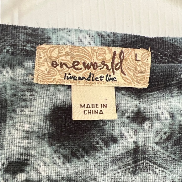 ONE WORLD Black and Gray Patterned Short Sleeve Top - Picture 2 of 4